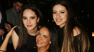 Δανάη και Νεφέλη Λιβιεράτου | Χορεύουν ξέφρενα στο πάρτι της Σήλιας Κριθαριώτη