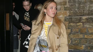 H κόρη της Kate Moss, Lila, έχει κάτι από την ανεπιτήδευτη ομορφιά των Γαλλίδων