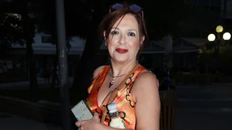 Η Ελένη Ράντου ανανεωμένη και ξέγνοιαστη ποζάρει με μαύρο μπικίνι