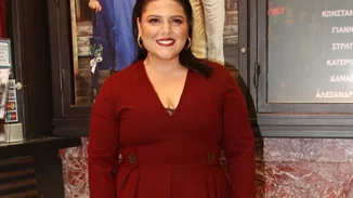 Το μίνι φόρεμα με παγιέτες της Δανάης Μπάρκα είναι το απόλυτο holiday inspo