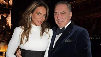 Σήλια Κριθαριώτη | Δημοσίευσε φωτογραφία της κούκλας κόρης της από το κόκκινο χαλί στο Λονδίνο