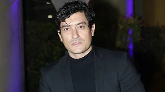 Αργύρης Πανταζάρας και Σίσσυ Τουμάση | Η σπάνια δημόσια εμφάνιση του αγαπημένου ζευγαριού στον γάμο της Ευαγγελίας Συριοπούλου