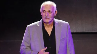 "Ο άνθρωπος που θαυμάζω και εκτιμώ από 10 ετών είναι ο Γιώργος Κιμούλης. Μακάρι η ζωή να με ευλογήσει να δουλέψω μαζί του"