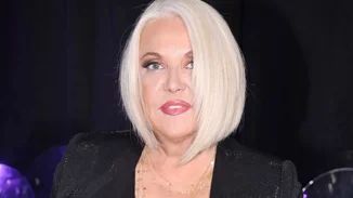 Ρούλα Κορομηλά | "Από το 2007 δίνω μάχη με ένα θηρίο που ζει μέσα στο σώμα μου. Ξεκίνησε άγριο, επιθετικό και ανέτρεψε τα πάντα στη ζωή μου"