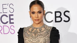 Καλεσμένη σε γάμο το ΣΚ; Πάρε ιδέες για το μακιγιάζ σου από την Jennifer Lopez