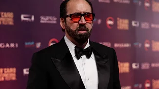 Πέμπτο στεφάνι για τον Nicolas Cage | Έκλεψε την παράσταση το μαύρο νυφικό- κιμονό της 26χρονης αγαπημένης του