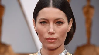 Το πιο εντυπωσιακό hair makeover που είδαμε σήμερα | Η Jessica Biel με πολύ κοντό καρέ κούρεμα