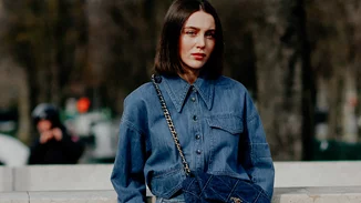 Τα flat παπούτσια που λατρεύουν τώρα οι fashion Influencers | Συνδυάζονται τέλεια με jeans