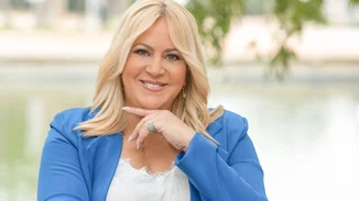 "Είχα το άγχος μην φύγει η περούκα από το κεφάλι μου. Αγωνιούσα μην γυρίσω και κοιτάξω και μου κουνηθεί η περούκα..."