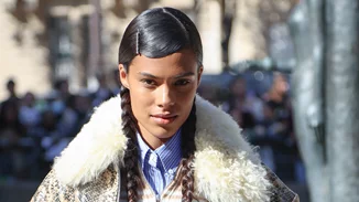 "I'm cold" makeup look | Η τάση μακιγιάζ που έχει γίνει viral χαρίζει ακαταμάχητη λάμψη και φρεσκάδα στο πρόσωπο