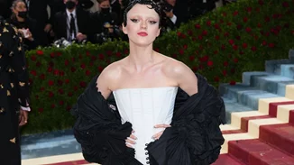 Maisie Williams | Η σταρ του Game of Thrones αποκάλυψε ότι ο πατέρας της την κακοποιούσε μέχρι τα 8 της