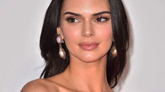 H Kendall Jenner πήγε το γαλλικό μανικιούρ σε άλλο επίπεδο