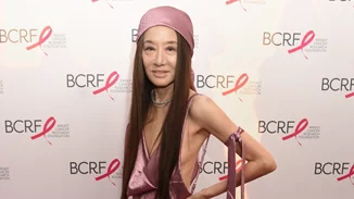 Η Vera Wang ως άλλη Κλεοπάτρα διχάζει ξανά το κοινό με την ηλικία της