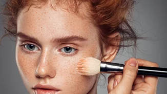 Ρουζ | Ο πρωταγωνιστής των πιο δροσερών, καλοκαιρινών makeup looks μας