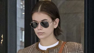 H Kaia Gerber με ‘it’ jumper από το Mango