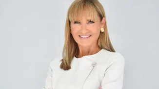 Μάρα Ζαχαρέα | Με outfit στο χρώμα της μόκας στο Ηρώδειο