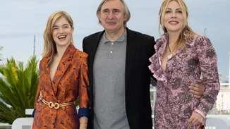 Κάννες 2022 | Τι φόρεσαν οι πρωταγωνίστριες της ελληνικής ταινίας "Dodo" στην πρεμιέρα