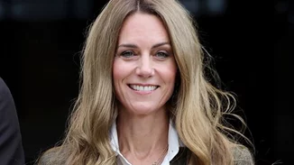 Όταν η περούκα της Kate έδειξε τη γυμνή αλήθεια μιας κοινωνίας