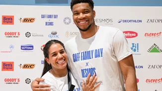 Η οικογένεια Αντετοκούνμπο και το Charles Antetokounmpo Family Foundation στηρίζει τις οικονομικά ευάλωτες οικογένειες