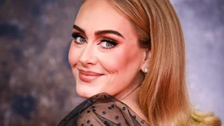 Brit Awards '22 | Το makeup look της Adele αποδεικνύει ότι η απλότητα στο μακιγιάζ είναι πάντα στη μόδα