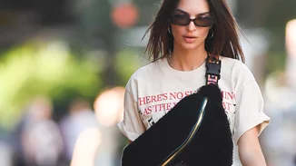 Emily Ratajkowski | Έκανε το χτένισμα που θα σε βγάλει ασπροπρόσωπη στις διακοπές σου