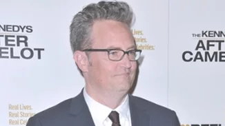 'Και αυτός κυκλοφορεί ακόμα αναμέσά μας" Γιατί ο Matthew Perry μισεί τόσο πολύ τον Keanu Reeves;