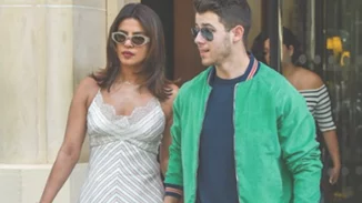 Priyanka Chopra - Nick Jonas | Μοιράστηκαν την πρώτη φωτογραφία της κόρης τους
