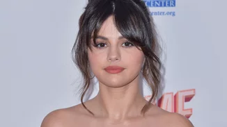 Selena Gomez | Σού δείχνει το μοναδικό προϊόν μακιγιάζ που χρειάζεσαι το καλοκαίρι