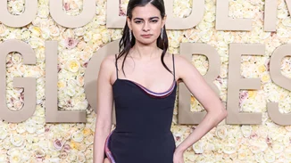 Χρυσές Σφαίρες | Η τυφλή ηθοποιός Aria Mia Loberti περπάτησε στο κόκκινο χαλί με τον σκύλο- οδηγό της