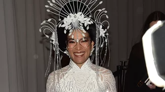 Η ηθοποιός Ali Wong εντυπωσιάζει με την εμφάνισή της στο κόκκινο χαλί του TIME 100 Gala!