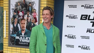 O Brad Pitt "πετάει" από τη χαρά του