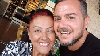 "Μαμά μου λείπεις." | Η συγκινητική ανάρτηση του ηθοποιού Θοδωρή Ελευθεριάδη που έχασε τη μητέρα του στα Τέμπη