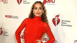 Rita Ora | Το νέο άλμπουμ και η συνεργασία της με τον Fatboy Slim στο "Praising You"