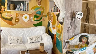 Στο σπίτι της εικαστικού Έλενας Λιακούδη τα πάντα είναι τέχνη