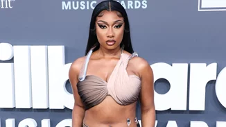 Megan Thee Stallion | Μιλά για πρώτη (και τελευταία) φορά για τη δολοφονική επίθεση που δέχτηκε από τον φίλο της