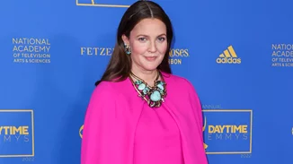 Η Drew Barrymore συζητά ανοιχτά για την περιεμμηνόπαυση και "σπάει" το στίγμα