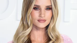 Festive Beauty Look | Πώς θα αναδείξεις την πιο λαμπερή εκδοχή του εαυτού σου στα φετινά χριστουγεννιάτικα πάρτι