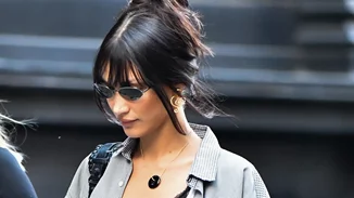 Το girly αξεσουάρ μαλλιών που θα αντικαταστήσει τα κλάμερ φέτος το καλοκαίρι