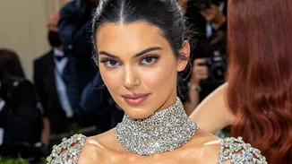 4 makeup looks που θα σε κάνουν να ανυπομονείς να βαφτείς στις γιορτές