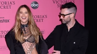 Adam Levine - Behati Prinsloo | Περιμένουν το τρίτο τους μωρό