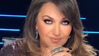 Η Καίτη Γαρμπή φόρεσε το party dress που πρέπει να αγοράσεις τώρα για μετά το τέλος της καραντίνας