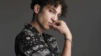 Ορέστης Χαλκιάς | Ο πρωταγωνιστής του ''Maestro'' μας συστήνει την κούκλα σύντροφό του