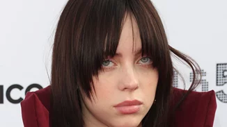 H Billie Eilish έβαψε (ξανά) τα μαλλιά της στο πιο chic χρώμα της σεζόν