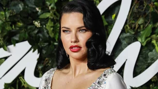 Adriana Lima | Ο (πολύ) ευρηματικός τρόπος με τον οποίο ανακοίνωσε την τρίτη εγκυμοσύνη της