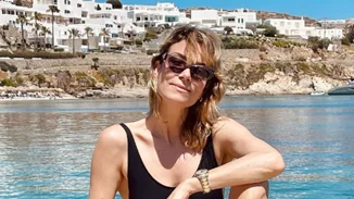 Βίκυ Καγιά | Οικογενειακές βουτιές στη Μύκονο - Το πρώτο μπάνιο με την πανέμορφη κόρη της, Μπιάνκα