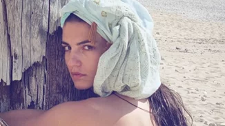 Αναστασία Παντούση | H ηθοποιός, που δηλώνει πως κουβαλάει πάντοτε τους ρόλους της, αποθεώθηκε από το Twitter για ακόμη μία φορά