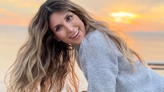 Η Ρούλα Σταματοπούλου ποζάρει με μαγιό στον 7ο μήνα της εγκυμοσύνης της