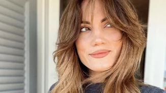 Η Μαίρη Συνατσάκη στην πρώτη της επίσημη δημόσια εμφάνιση με φουσκωμένη κοιλίτσα