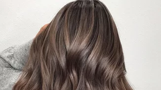 Ash brown hair color | 10 φωτογραφίες που θα σε κάνουν να το υιοθετήσεις asap