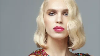 #HairHasNoGender | Η Καίτη Γραμμά μοιράζεται τη δική της ιστορία πίσω από τα λαμπερά, ξανθά μαλλιά της